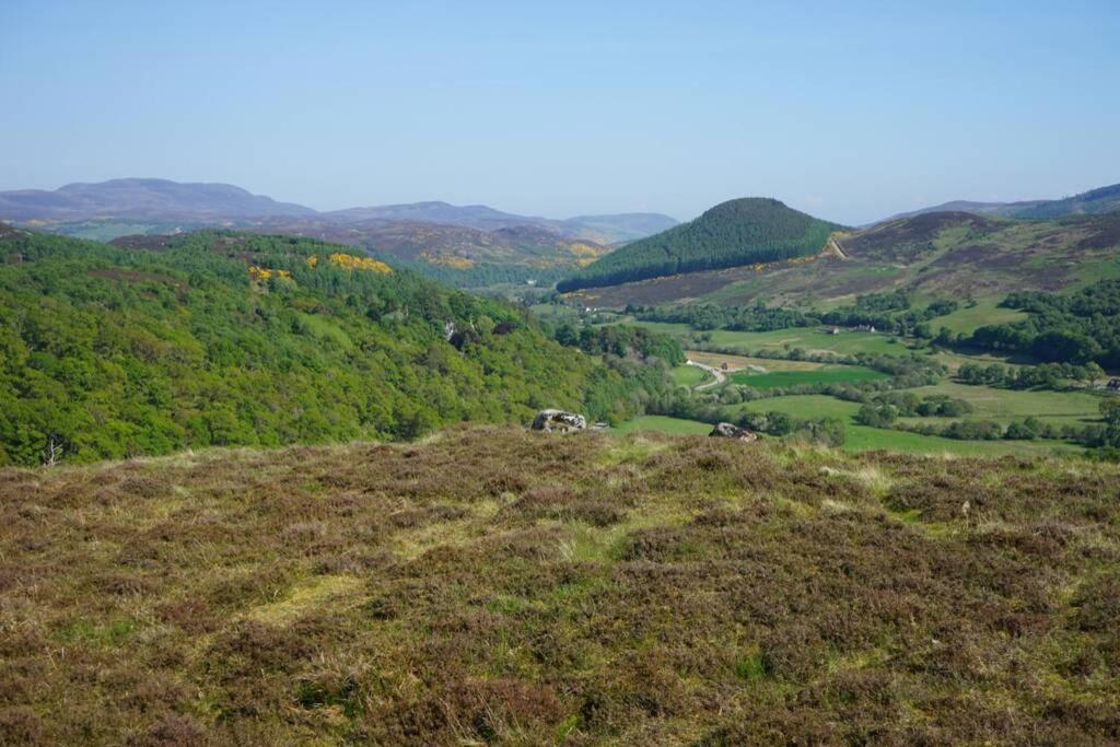 Jock'S Cottage On The Blarich Estate Rogart Экстерьер фото